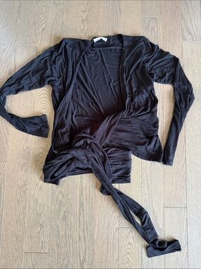 Wrap around long sleeve